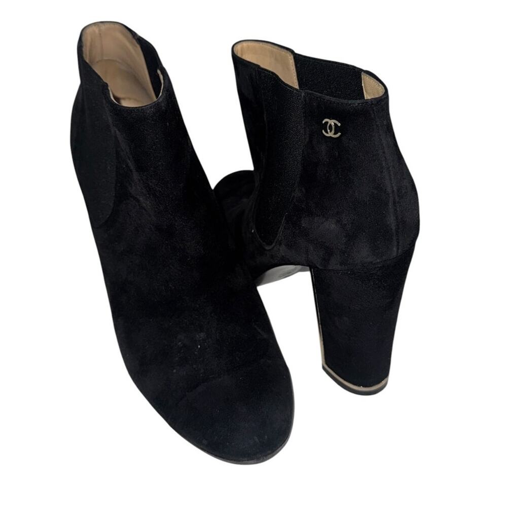 Chanel CC Logo Chelsea Black Suede Block Heel Boots Gold Logo Size 40 - Picture 9 of 14